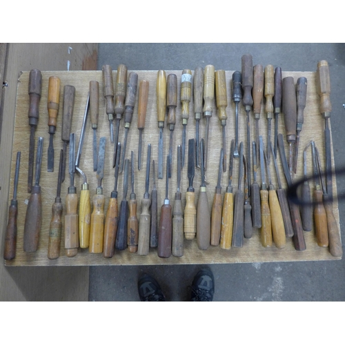 2002 - Approx. 40 carving chisels