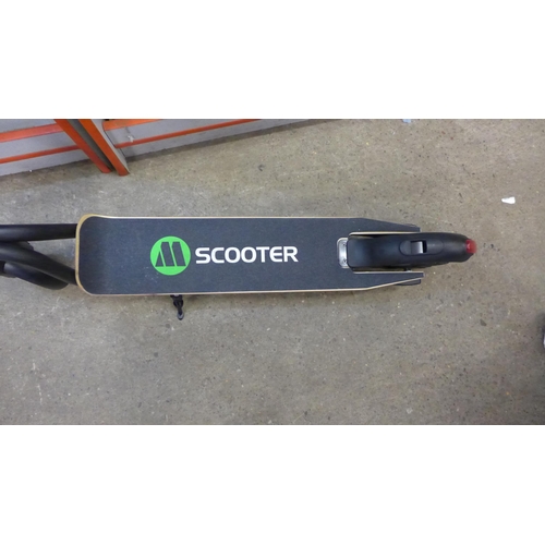 2095 - An electric scooter unused with box and charger