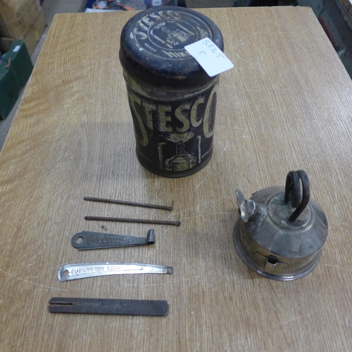 2099 - A Stesco hiker's stove in original tin