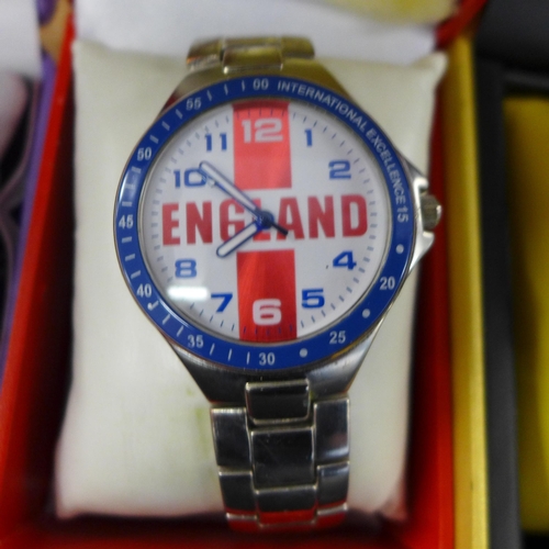 2124 - 5 Boxed wristwatches and a clock