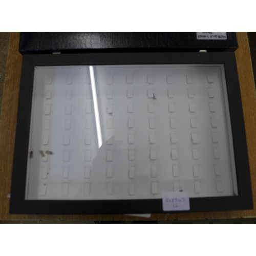 2137 - 5 Jewellery display cases