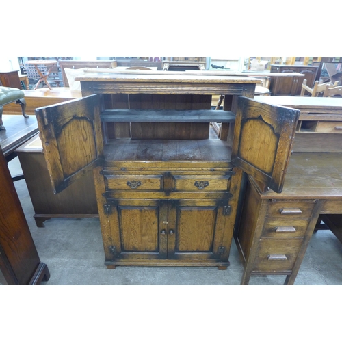 107 - An 18th Century style Ipswich oak livery cupboard