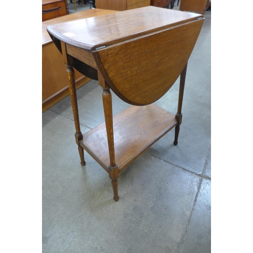 116 - An Arts and Crafts oak drop-leaf occasional table