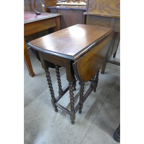 134 - An oak barleytwist gateleg table