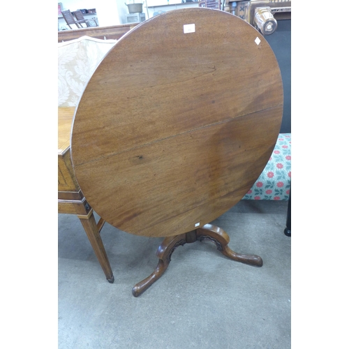 168 - A George III mahogany circular tilt-top birdcage action tripod tea table