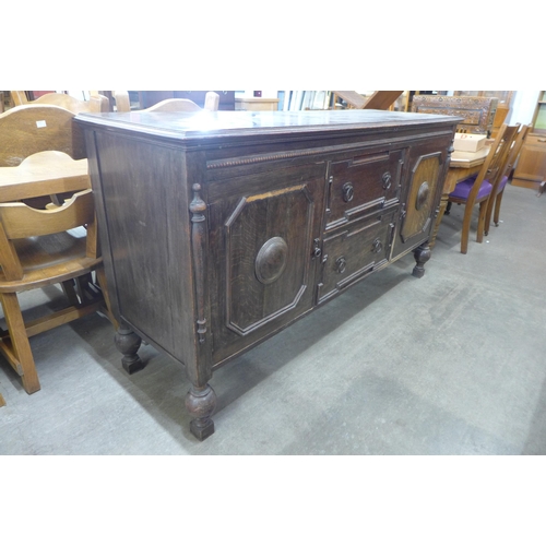 178 - A Victorian oak dining table and an early 20th Century oak sideboard