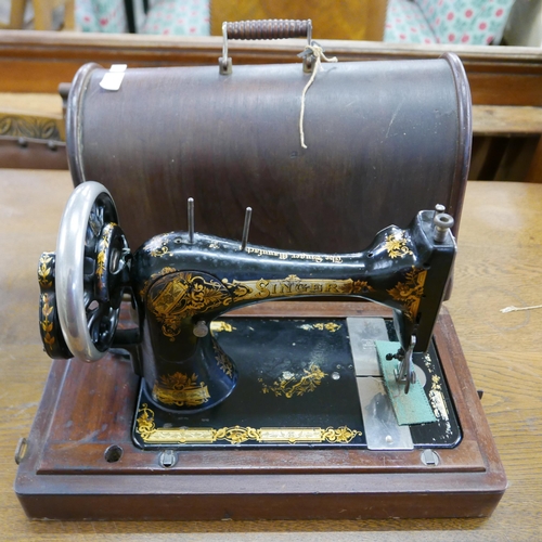 257 - An early 20th Century cased Singer sewing machine