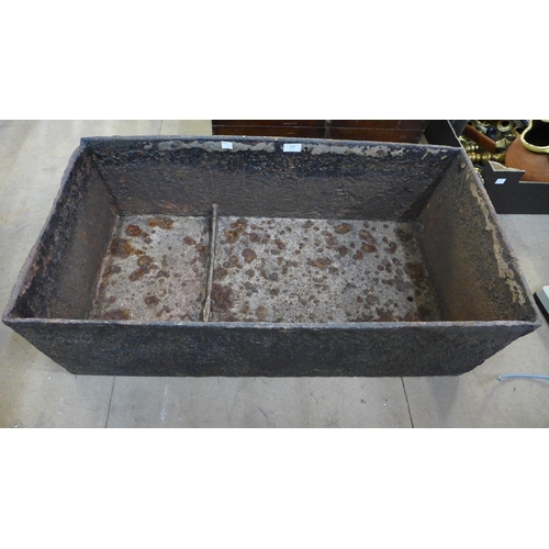 276 - A cast iron trough