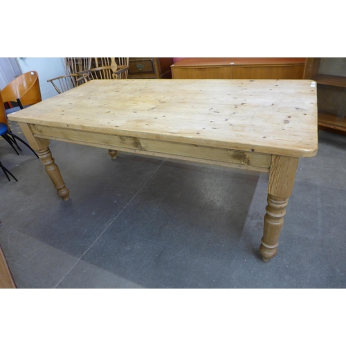 34 - A Victorian style pine farmhouse kitchen table