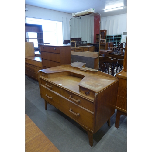 86 - A G-Plan Brandon oak dressing table