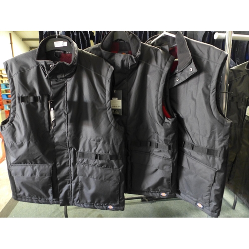 3063 - Three men's Dickie's black utility bodywarmers - mixed sizes * this lot is subject to VAT