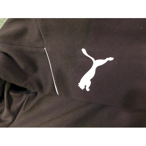 3108 - A quantity of men's black Puma hoodies - mixed sizes * this lot is subject to VAT