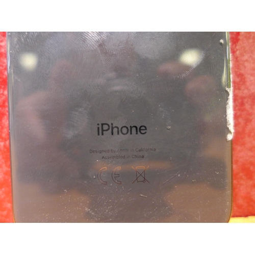 3154 - An Apple IPhone 7 Mobile Phone - Broken Screen / no charger * this lot is subject to VAT