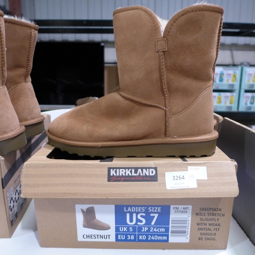 3264 - Pair of Women's Shearling Boots - UK Size: 5 * this lot is subject to VAT