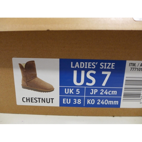 3264 - Pair of Women's Shearling Boots - UK Size: 5 * this lot is subject to VAT