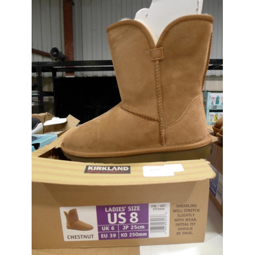 3265 - Pair of Women's Shearling Boots - UK Size: 6 * this lot is subject to VAT