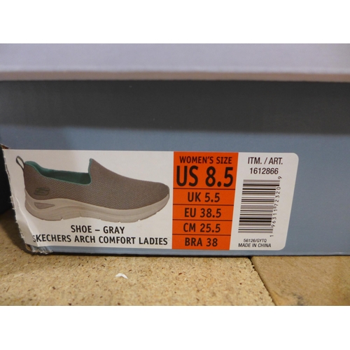 3268 - Pair of Women's Grey Slip-On Skechers - UK Size: 5.5 * this lot is subject to VAT