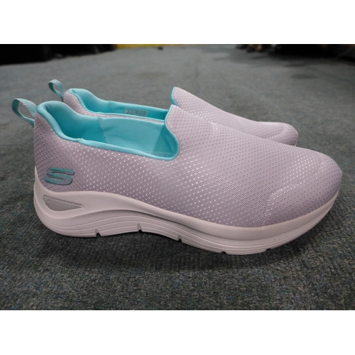 3270 - Pair of Women's Grey Slip-On Skechers - UK Size: 6 * this lot is subject to VAT