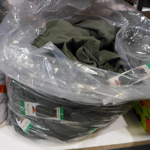 3294 - Quantity of Women's Orvis Green Pull-Over Sweaters (Mainly Size: XL) * this lot is subject to VAT