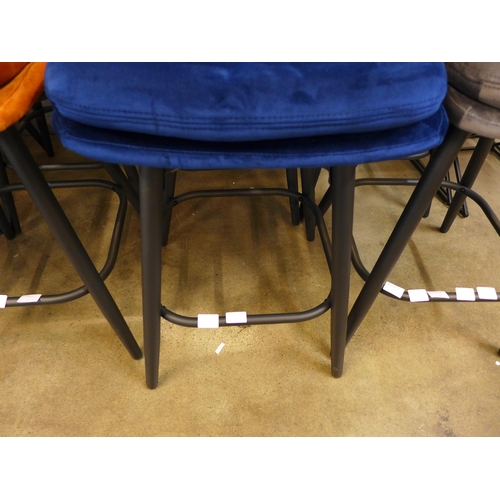 1330 - A pair of Enderson blue velvet bar stools