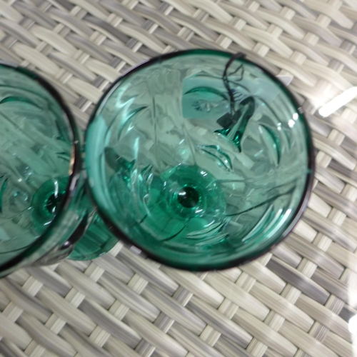 1383 - A pair of teal deco face wine glasses (GW11602)   #