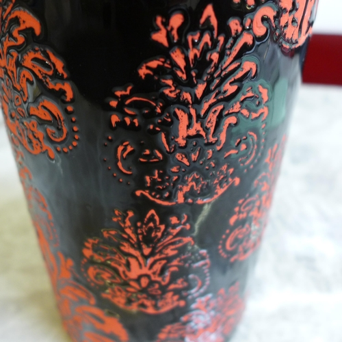 1418 - A 'King's print' tall black and red vase