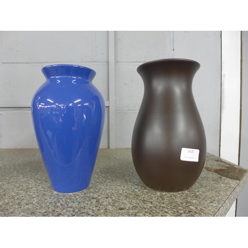 1426 - Two ceramic vases, one brown and one blue