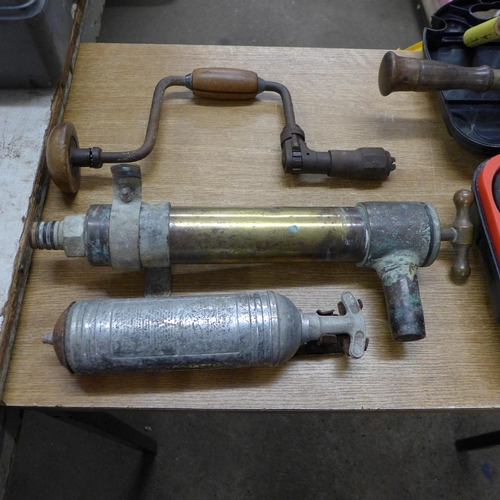 2020 - An antique heavy brass bilge pump, a vintage car fire extinguisher from 1947 MG Y model, a 12v Titan... 