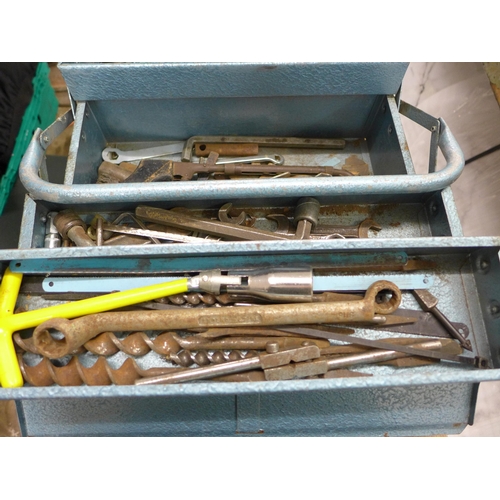 2022 - A Cantilever tool box with assorted hand tools including screwdrivers, hammers and more