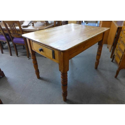 96 - A Victorian pine single drawer kitchen table