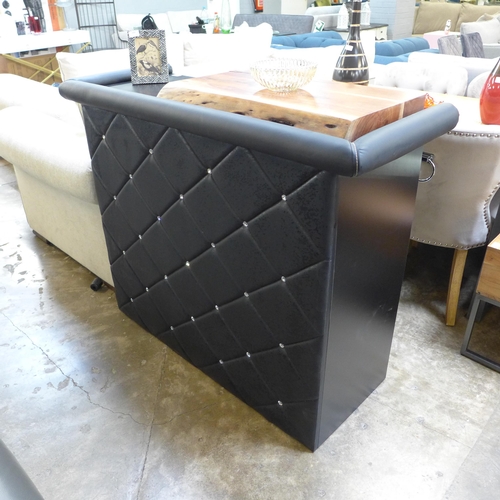 1517 - A black studded bar with wine rack