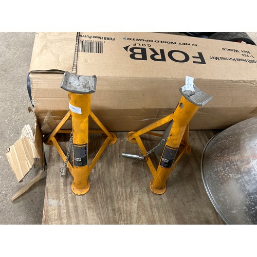 2391 - Halfords axle stands