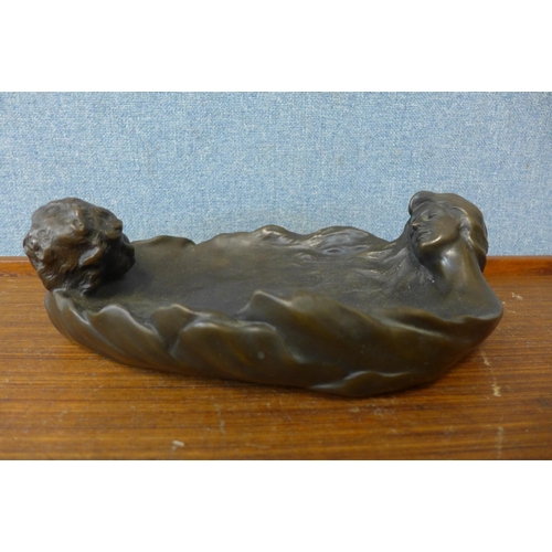 262 - A French Art Nouveau style bronze dish