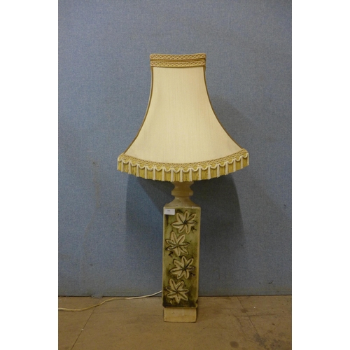 280 - A faux stone based table lamp