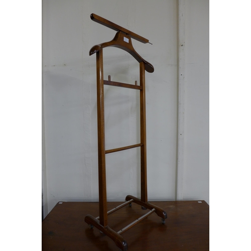 54 - A gentleman's beech valet stand