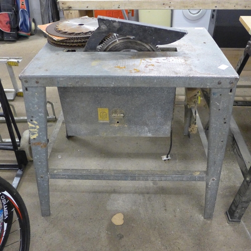 2007 - An Alko table saw with spare saw blades