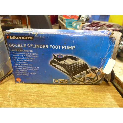 2033 - Ring basic charger 4, Taurus 4 battery charger and a bike mate double cylinder foot pump