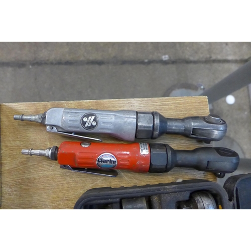 2050 - A quantity of air tools, mini sander, Gold pro abrasives and a rubber air hose,