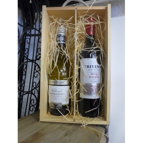 2080 - Two bottles of Sauvignon blanc and Malbec wine, boxed, a metal wine rack and a wooden case