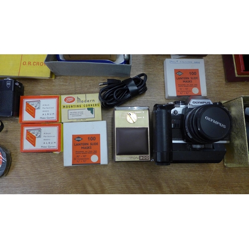 2113 - A Petri Micro Component camera, Olympus OM10 35mm film camera, a Johnson Exactum contact printer and... 