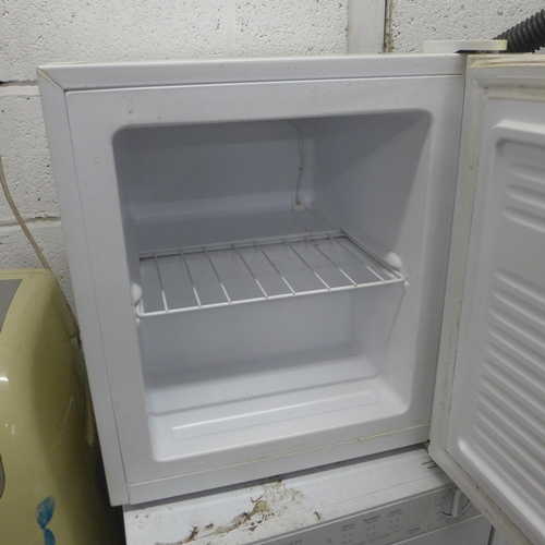 2185 - A Proline counter top freezer