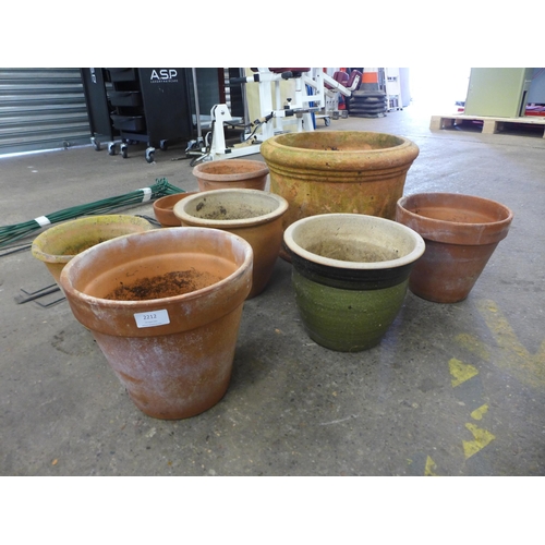 2212 - Terracotta plant pots and plant stands