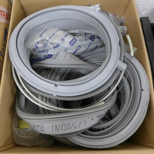 2386 - A quantity of at least 17 large boxes washing machine parts for Hoover, Candy, Hotpoint, Creda, Aris... 