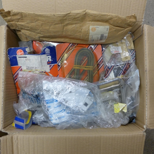 2386 - A quantity of at least 17 large boxes washing machine parts for Hoover, Candy, Hotpoint, Creda, Aris... 