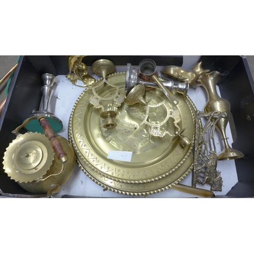 1136 - A collection of brass and other metalware **PLEASE NOTE THIS LOT IS NOT ELIGIBLE FOR POSTING AND PAC... 