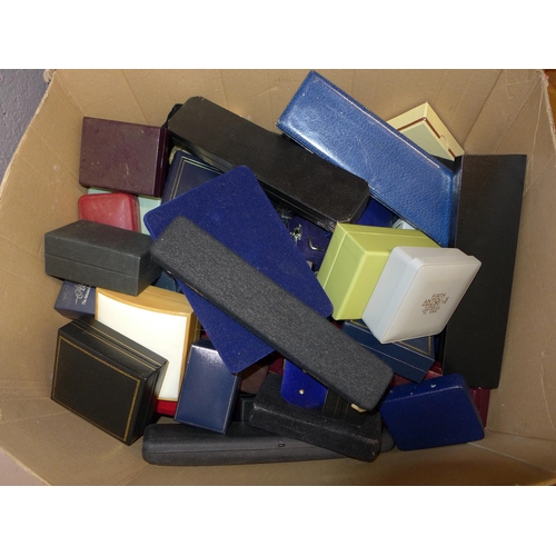 1138 - A large collection of empty jewellery boxes **PLEASE NOTE THIS LOT IS NOT ELIGIBLE FOR POSTING AND P... 