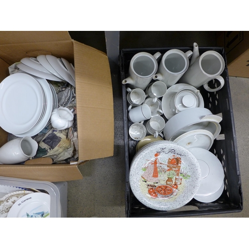 1139 - A collection of assorted china and crockery **PLEASE NOTE THIS LOT IS NOT ELIGIBLE FOR POSTING AND P... 