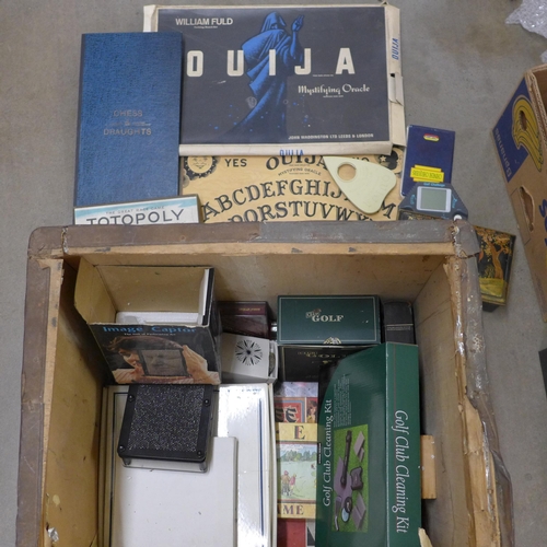 1141 - A quantity of vintage toys and games **PLEASE NOTE THIS LOT IS NOT ELIGIBLE FOR POSTING AND PACKING*... 