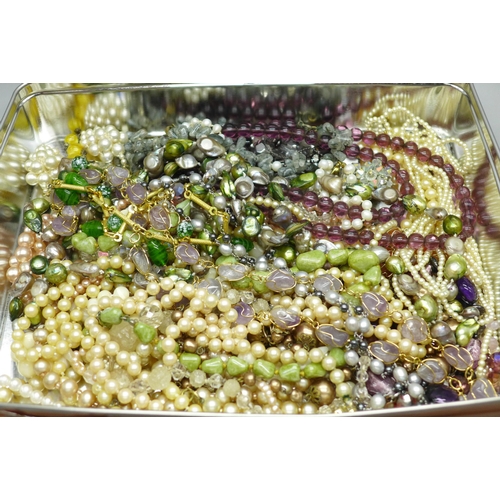 617 - A collection of glass and pearl beads