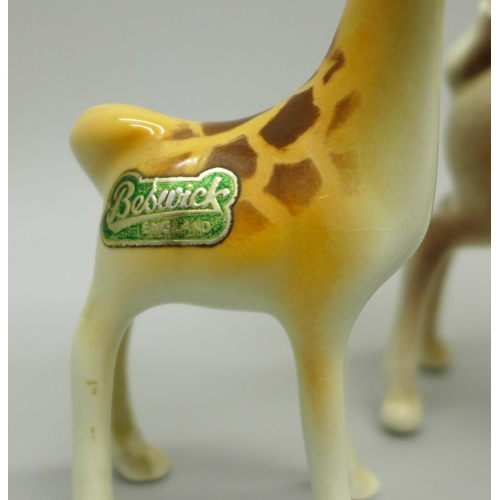 626 - A Beswick deer and giraffe